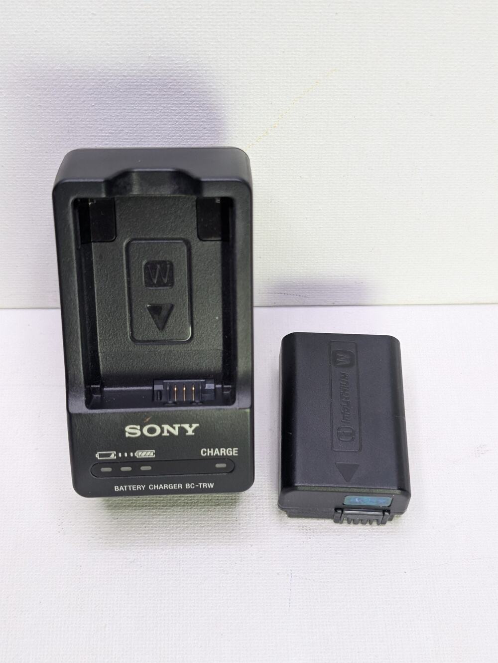 Sony BC-TRW Battery Charger & NP-FW501020mAh Battery InfoLITHIUM W